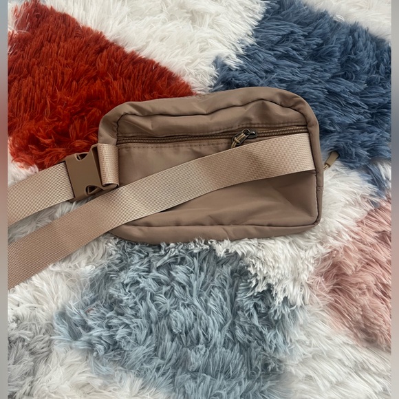 Amazon Tan Belt Bag - Picture 2 of 3